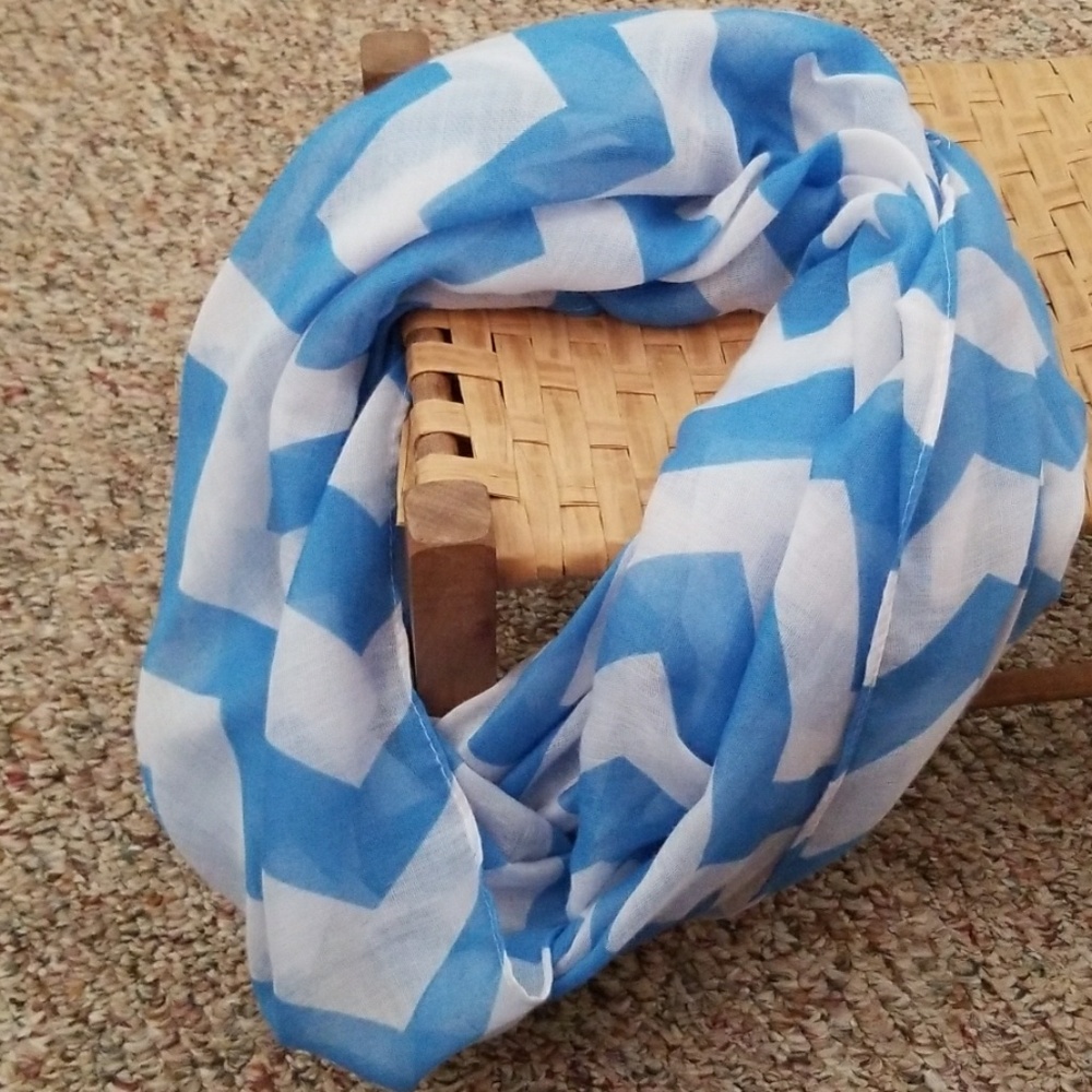 Infinity scarf Chevron pattern